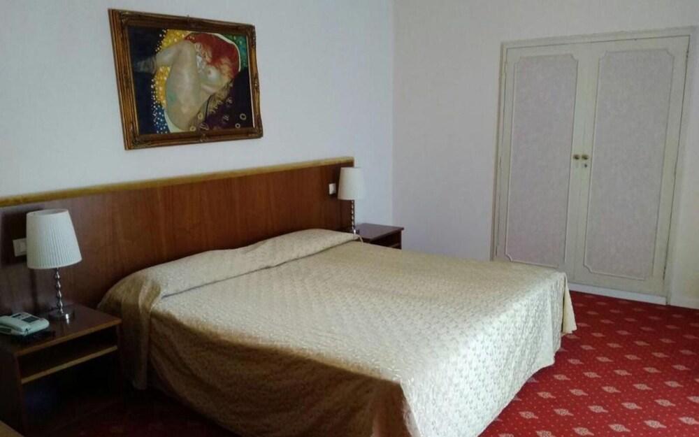 Grand Hotel Regina Salsomaggiore سالسوماجّوري تيرمي المظهر الخارجي الصورة